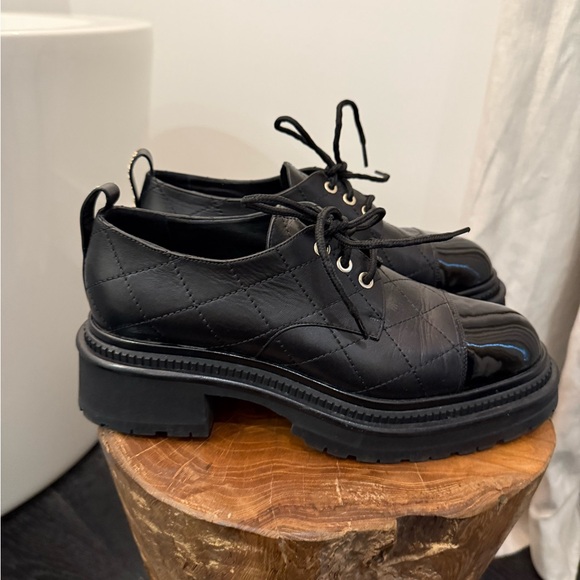 Chanel lace up Oxford - Picture 2 of 5